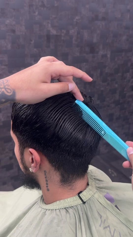 Post 1 by Erik__TheBarber on TikTok (video)