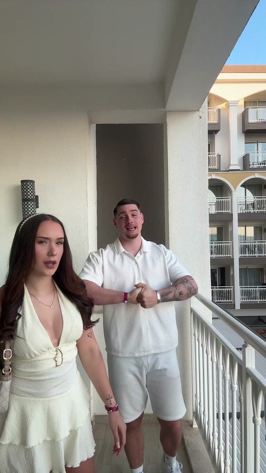 Post 4 by frida.charlotte on TikTok (video)