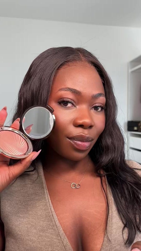 Post 1 by Essi Dramé | MUA IN GERMANY on TikTok (video)