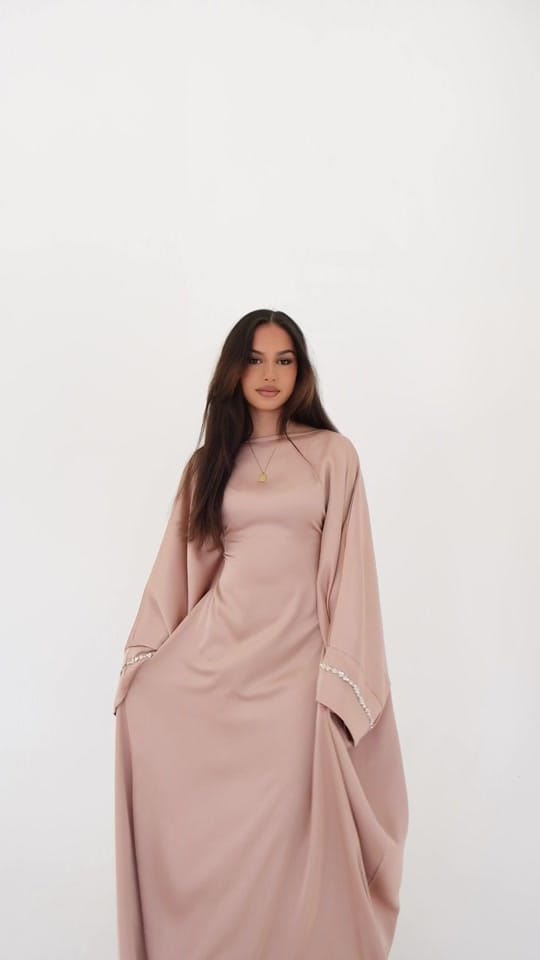 Post 1 by Arisara Boutique on TikTok (video)