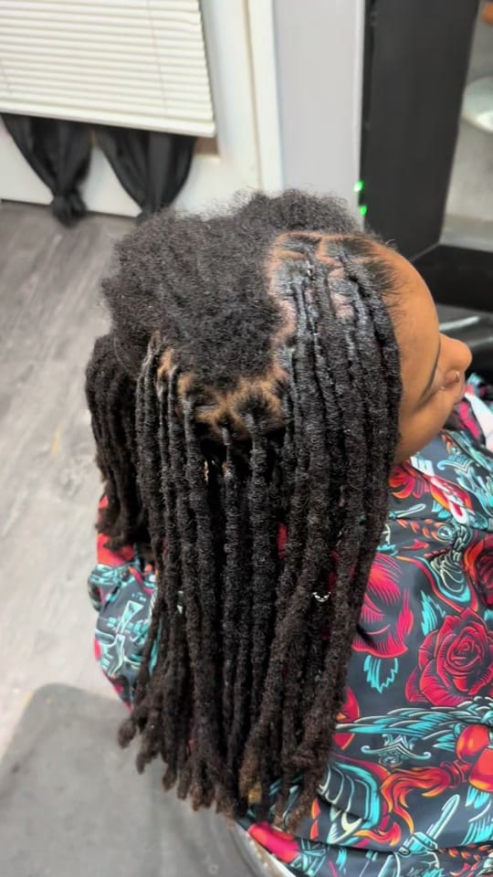 Post 1 by BriLocsChicago on TikTok (video)