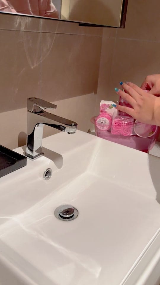 Post 6 by YY LUXE BEAUTY on TikTok (video)