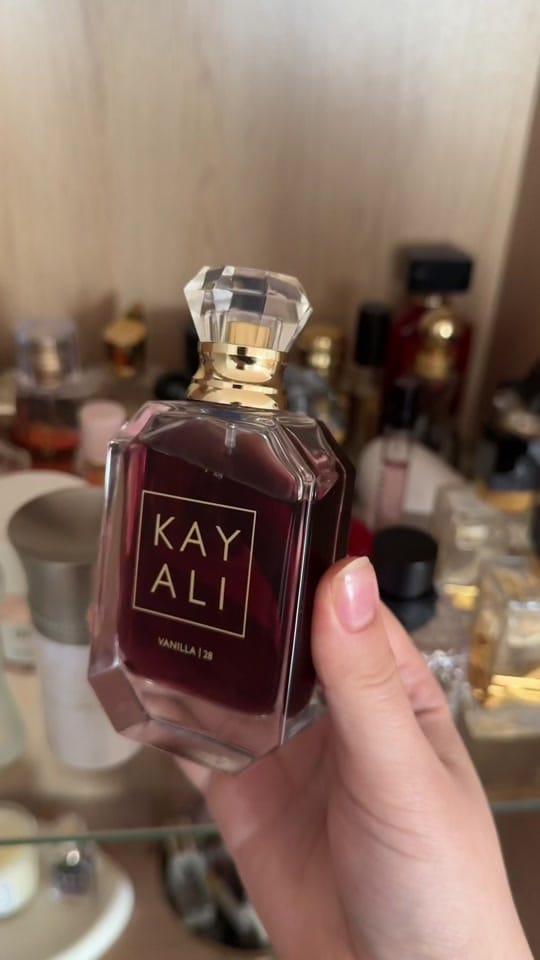 Post 4 by Antonella |fragrance&beauty🩵 on TikTok (video)