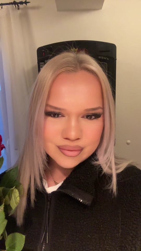 Post 9 by 𝐿 𝐴 𝑈 𝑅 𝐴 on TikTok (video)