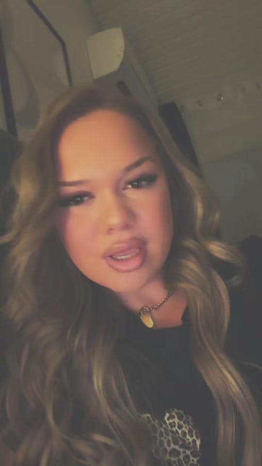 Post 1 by 𝐿 𝐴 𝑈 𝑅 𝐴 on TikTok (video)