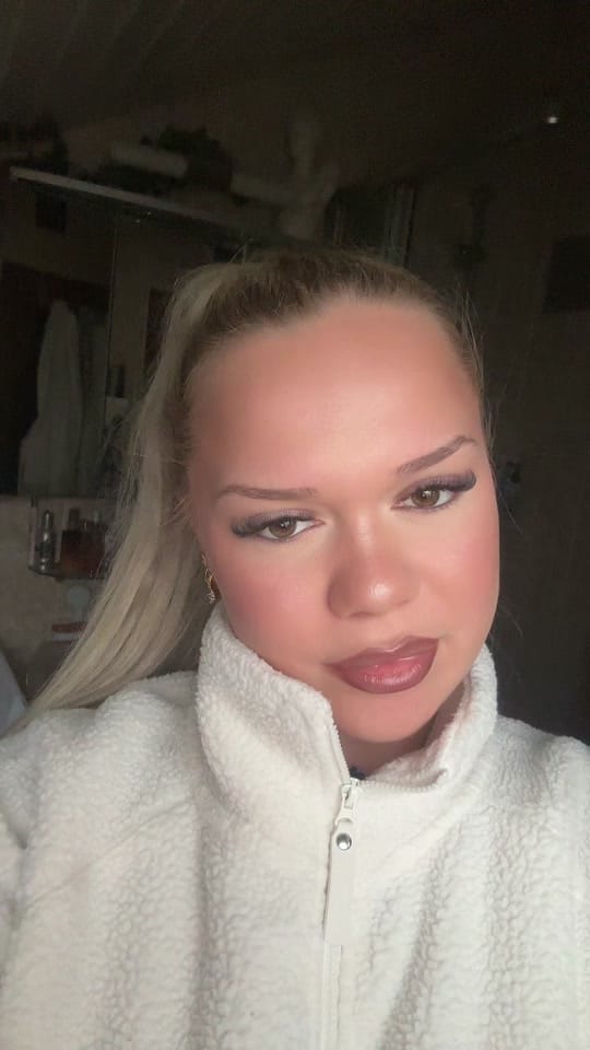 Post 7 by 𝐿 𝐴 𝑈 𝑅 𝐴 on TikTok (video)