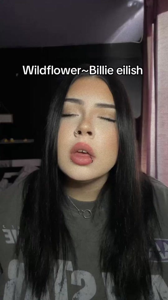 Post 8 by simoneonslow on TikTok (video)