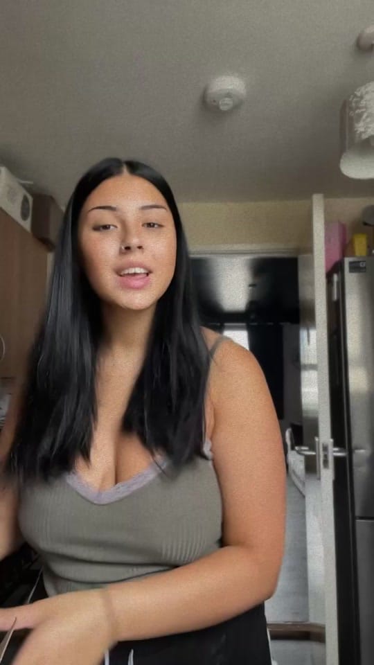 Post 1 by simoneonslow on TikTok (video)