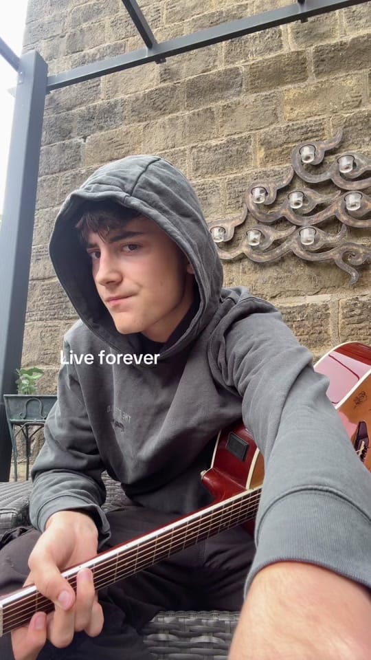 Post 9 by max.wmusic on TikTok (video)