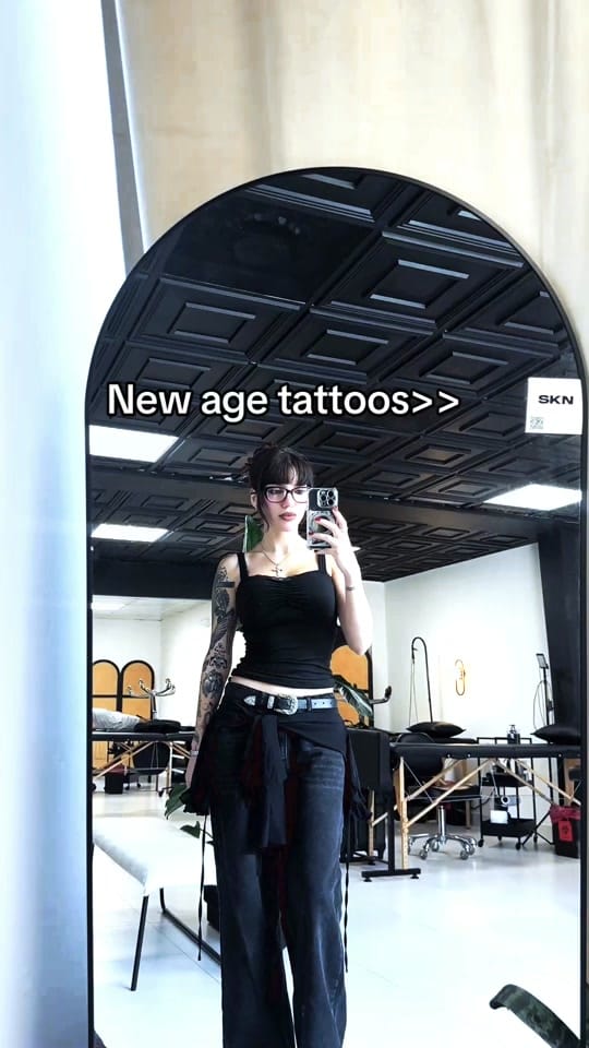 Post 2 by Lua Hills on TikTok (video)