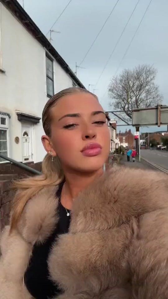 Post 7 by hollyswinburn on TikTok (video)