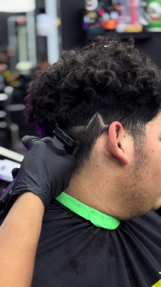 Post 10 by Rayo barber on TikTok (video)