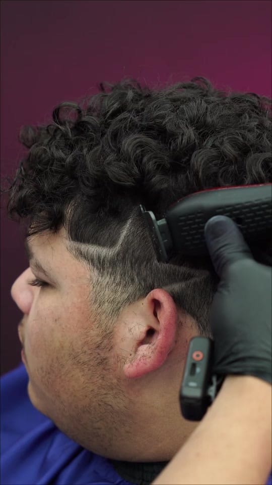 Post 2 by Rayo barber on TikTok (video)