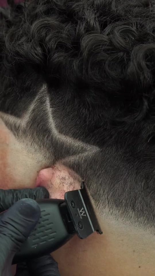 Post 1 by Rayo barber on TikTok (video)