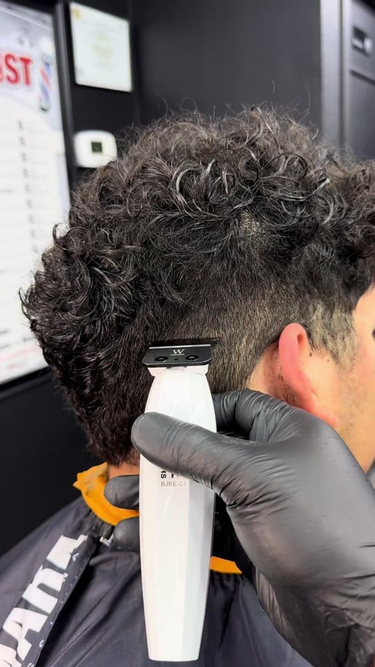 Post 9 by Rayo barber on TikTok (video)