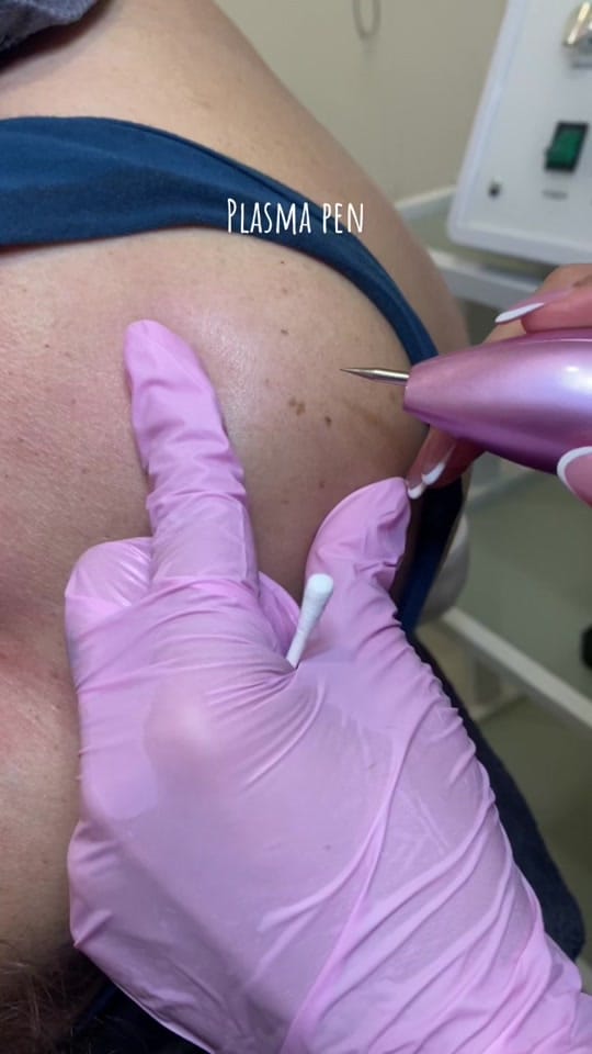 Post 8 by Feraysbeautybar on TikTok (video)