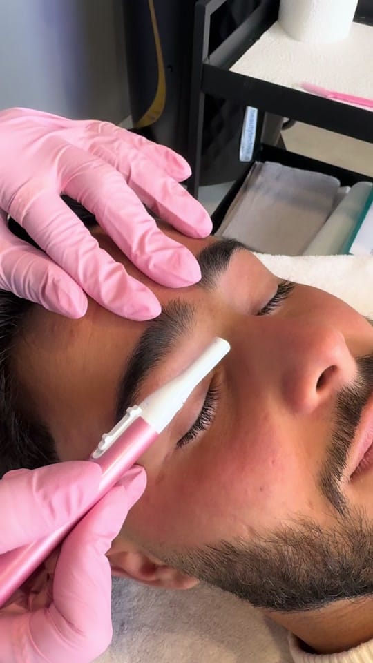 Post 3 by Feraysbeautybar on TikTok (video)
