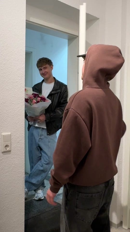 Post 4 by Leon Content 🐒 on TikTok (video)