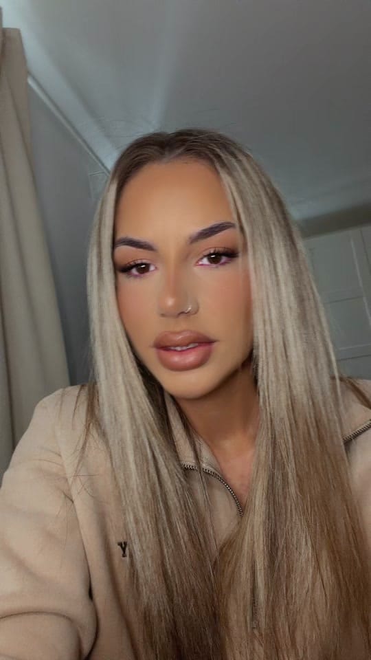 Post 6 by itsloriimarbella on TikTok (video)