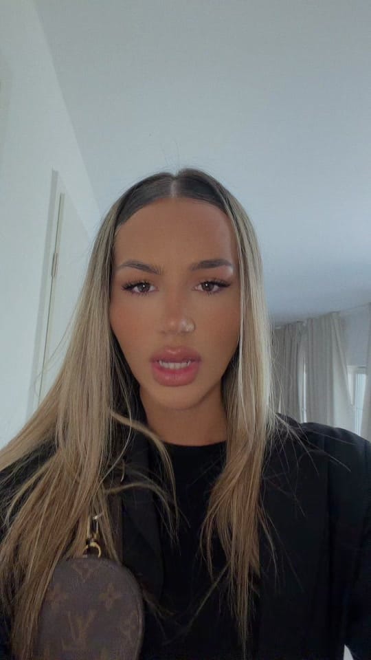 Post 2 by itsloriimarbella on TikTok (video)