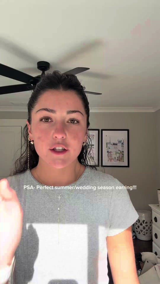Post 8 by essentiallyelise on TikTok (video)