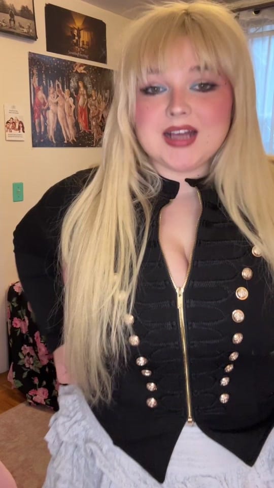 Post 5 by London Riley Keller on TikTok (video)