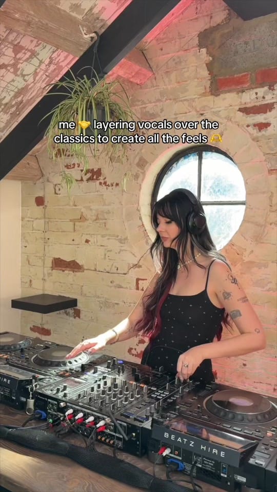 Post 7 by ZOE LONDON DJ on TikTok (video)