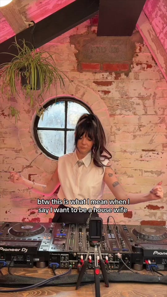 Post 3 by ZOE LONDON DJ on TikTok (video)