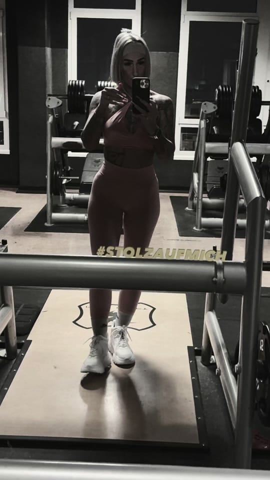 Post 1 by QueenCarolin on TikTok (video)