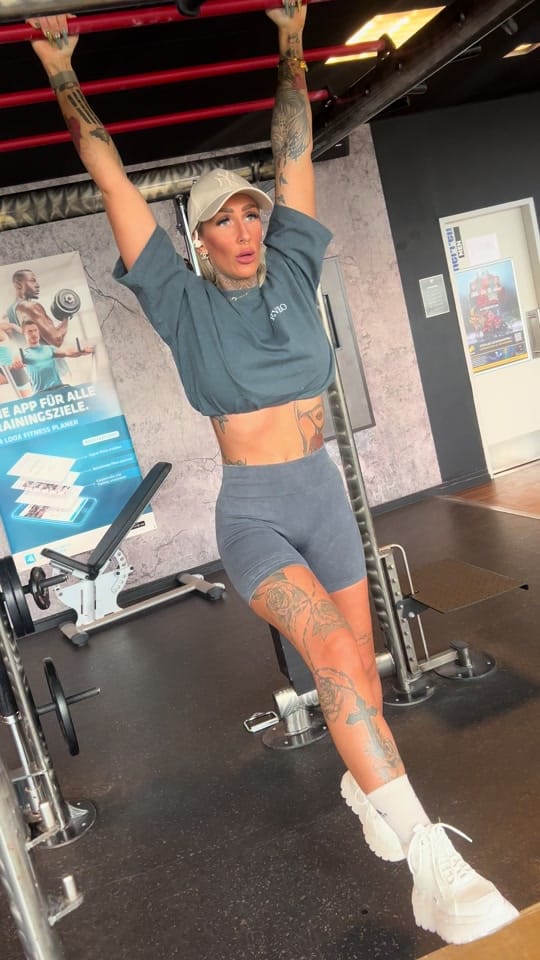 Post 8 by QueenCarolin on TikTok (video)