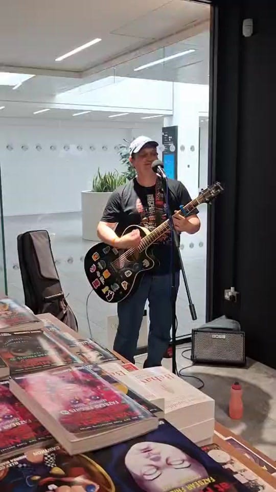 Post 5 by Chris Boman 🎤🎸🎼💕 on TikTok (video)