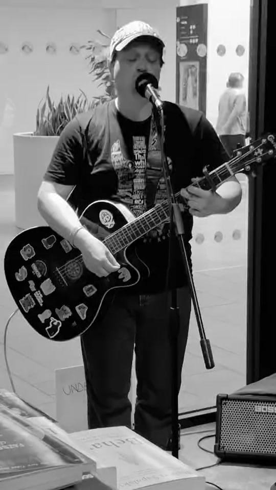 Post 7 by Chris Boman 🎤🎸🎼💕 on TikTok (video)