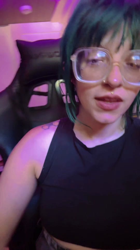 Post 2 by Izzy Reign on TikTok (video)