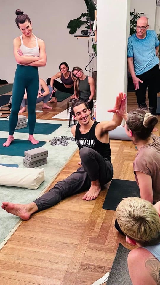Post 4 by yogafürdich on TikTok (video)
