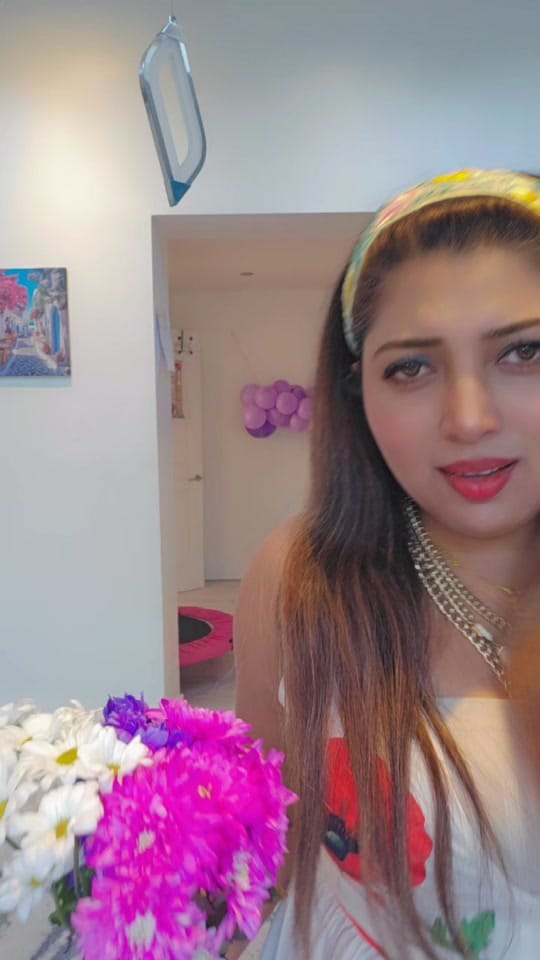 Post 8 by @veenu on TikTok (video)