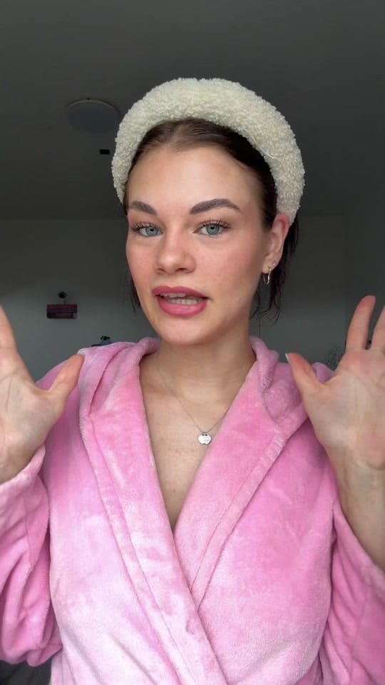 Post 3 by carolinaaa on TikTok (video)