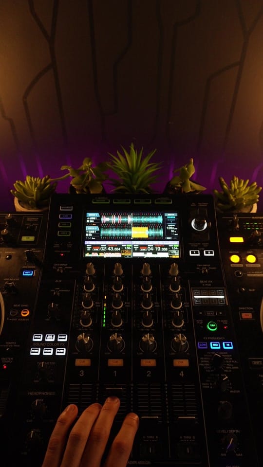 Post 3 by groovedjschool on TikTok (video)