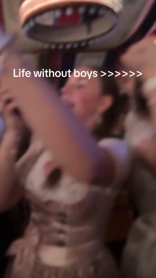 Post 10 by Anna 🫶🏻 on TikTok (video)
