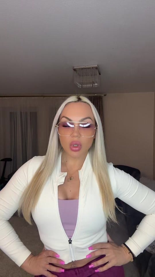 Post 5 by Emőke Makszim on TikTok (video)