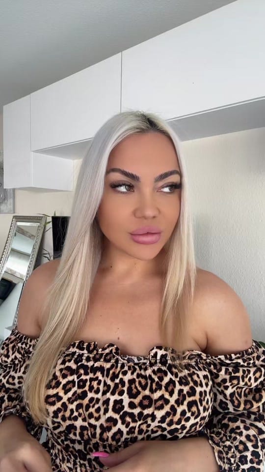 Post 9 by Emőke Makszim on TikTok (video)