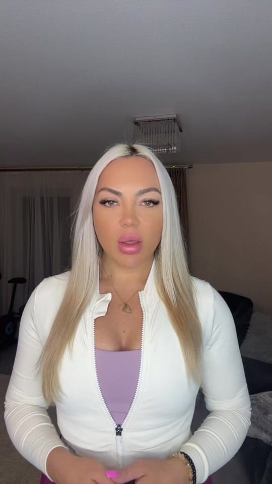 Post 6 by Emőke Makszim on TikTok (video)