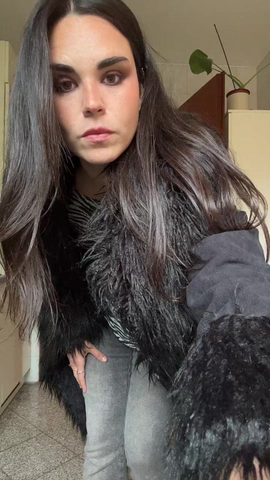 Post 3 by Ana Poshh on TikTok (video)