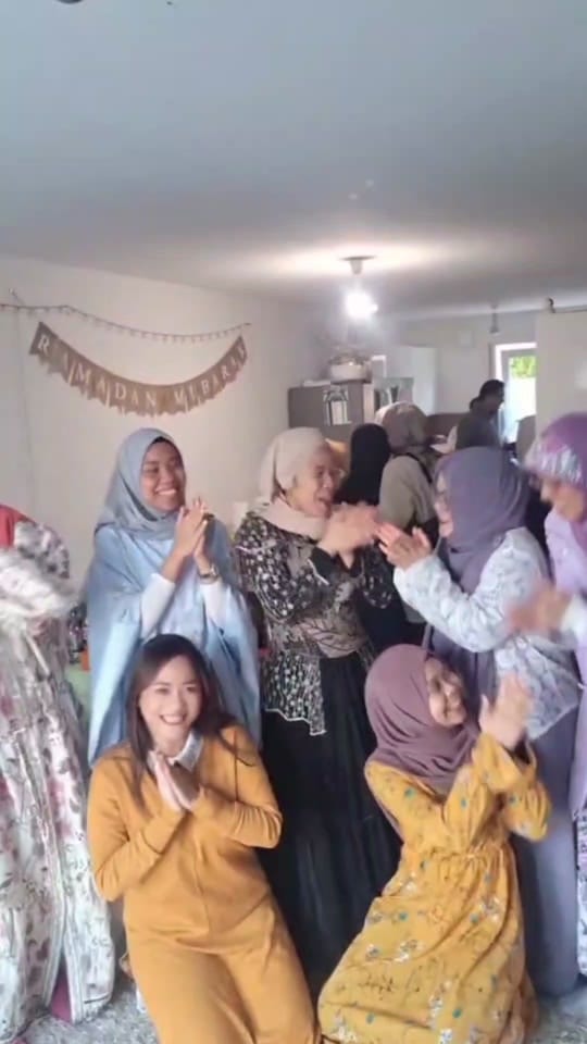 Post 6 by Anne Yaa on TikTok (video)