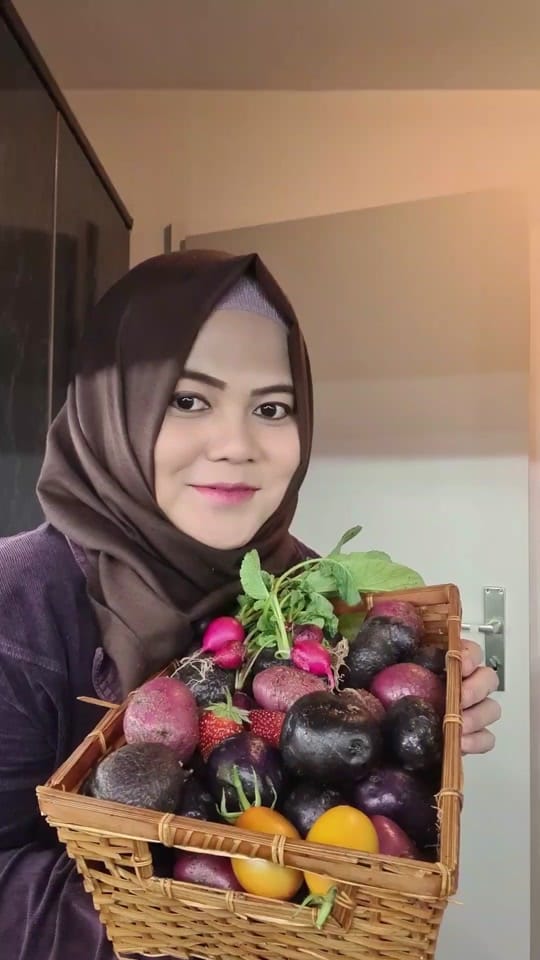 Post 10 by Anne Yaa on TikTok (video)