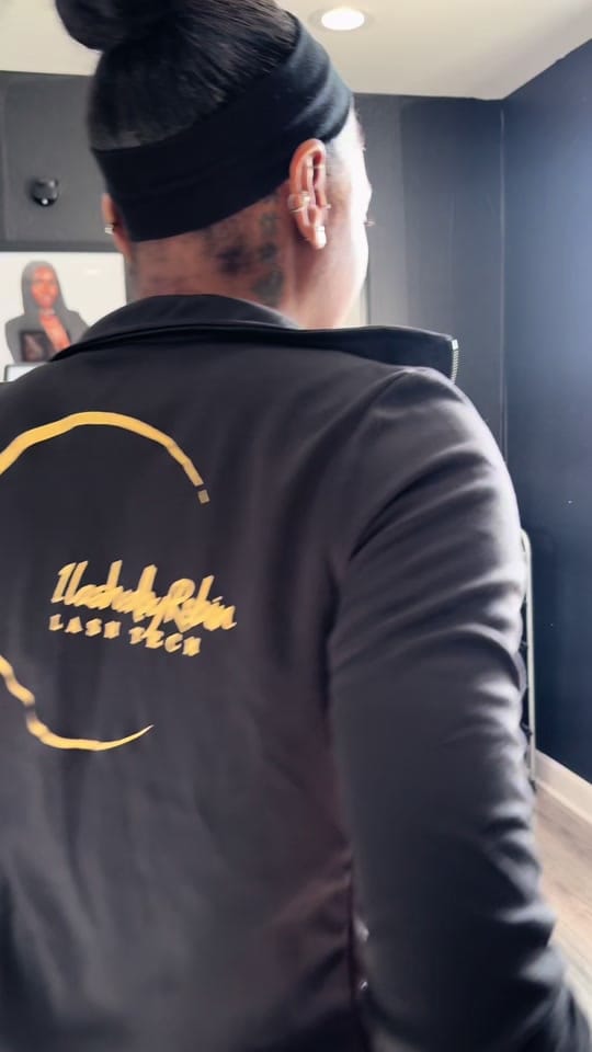 Post 2 by Robin💛 on TikTok (video)