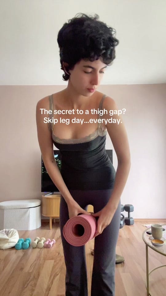 Post 1 by Jolie Aden on TikTok (video)