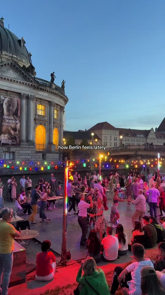 Post 6 by juliastraffic on TikTok (video)