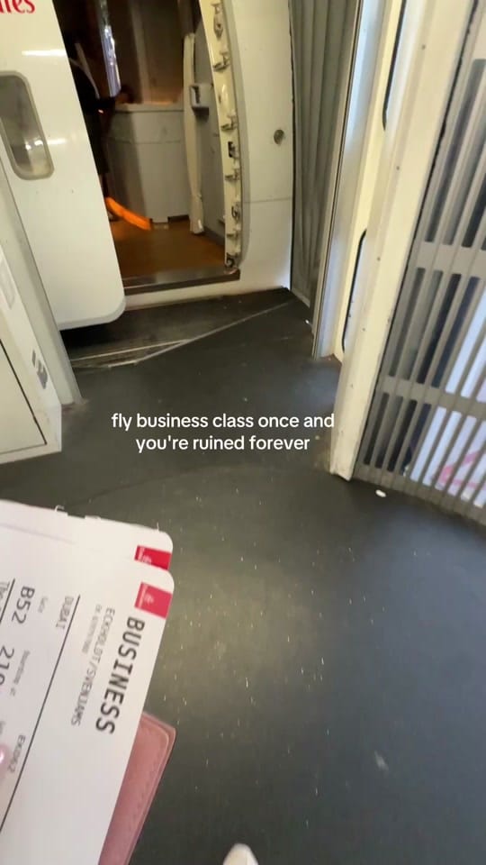 Post 9 by SVENNA | TRAVEL 🌏🌺 on TikTok (video)