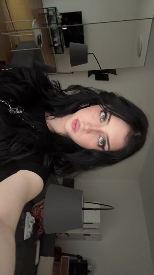 Post 5 by molly𖤐°｡⋆⸜ on TikTok (video)
