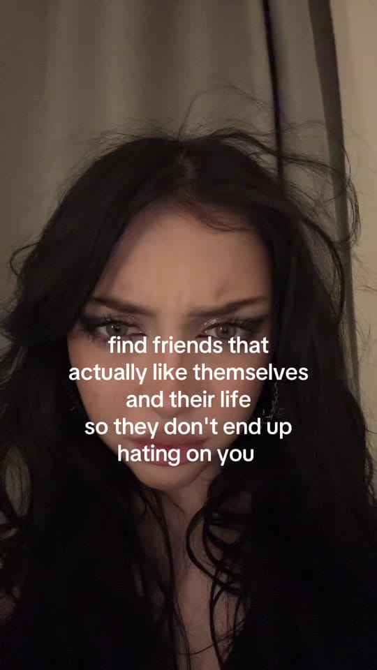 Post 6 by molly𖤐°｡⋆⸜ on TikTok (video)